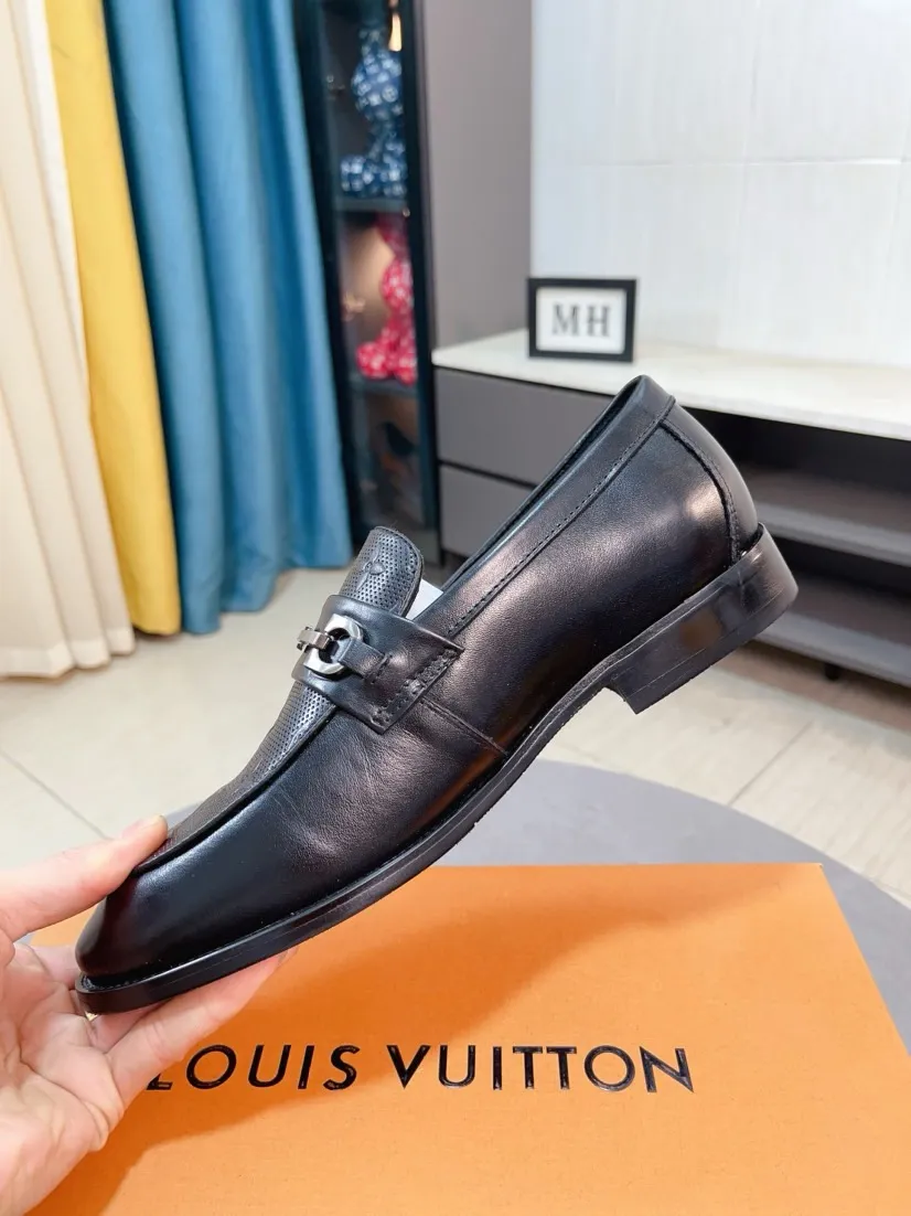 Men's Men's Shoes 💰458🌹🌹Niuli [LV] Louis Vuitton's new open-edge pigskin shoes are the most popular classic. Synchronized with the official website, the upper adopts Italian imported upper embossing➕comfortable cowhide lining, fashionable atmosphere, unique brand and unique craftsmanship. Highlighting the hot style of the new year. Stop hesitating, stop wandering, get it now. Code number: 38--44